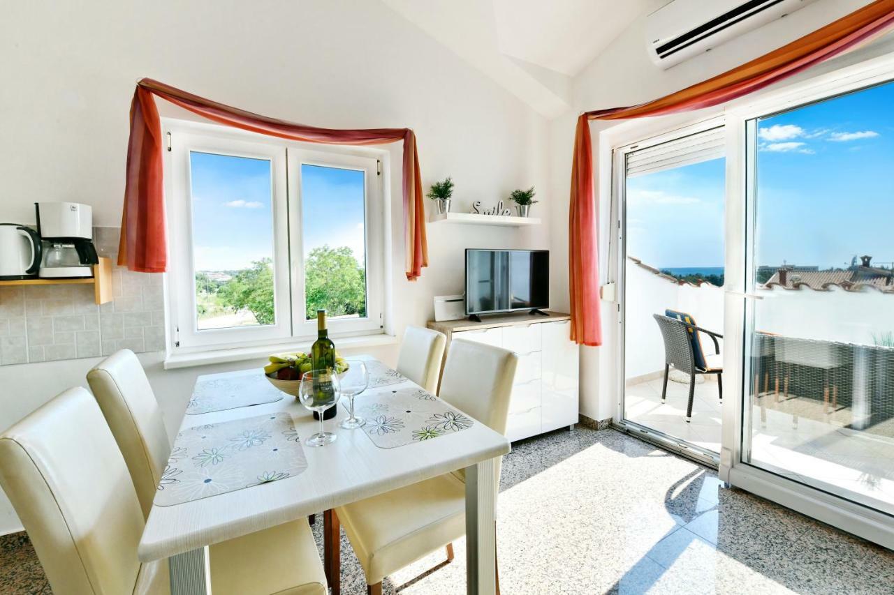 Appartamento Apartman Del Mar Porec Esterno foto