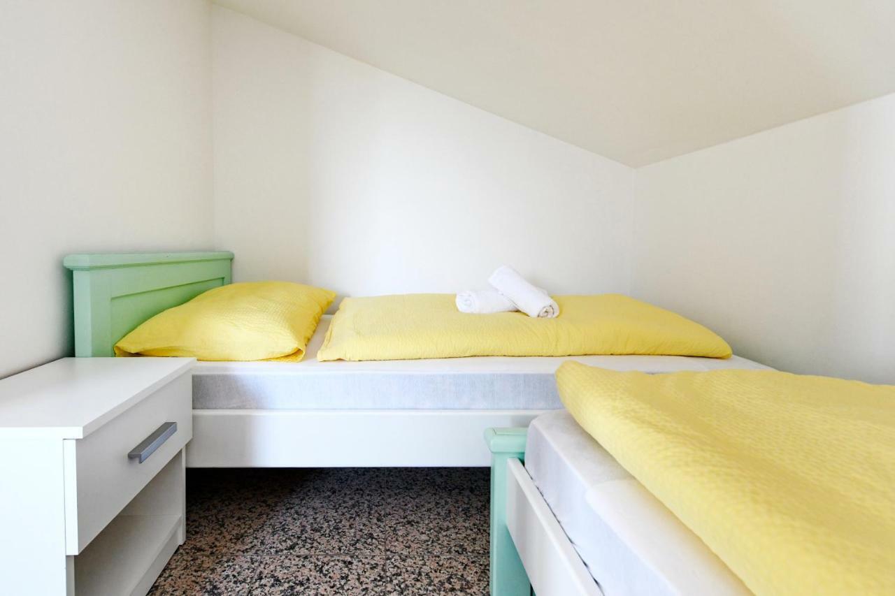 Appartamento Apartman Del Mar Porec Esterno foto